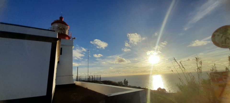 Madeira: Pico do Arieiro Sunrise with East and West Tour - Santana’s thatched-roof Casas Típicas: triangular houses that stop the bus