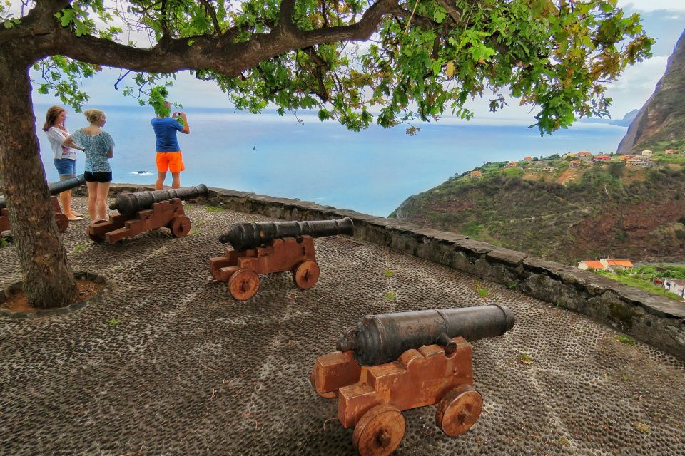 Madeira : Santana & Peaks full day tour by Open 4x4 - Porto da Cruz and the sugar cane stop: coastal flavor with context