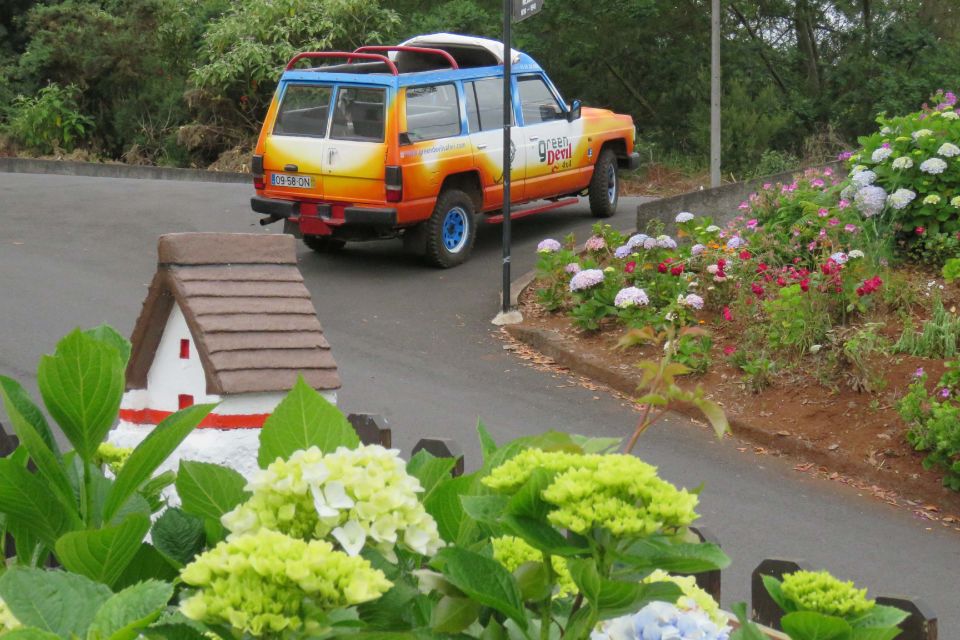 Madeira : Santana & Peaks full day tour by Open 4x4 - Into the valley toward Ribeiro Frio: Laurisilva under the clouds