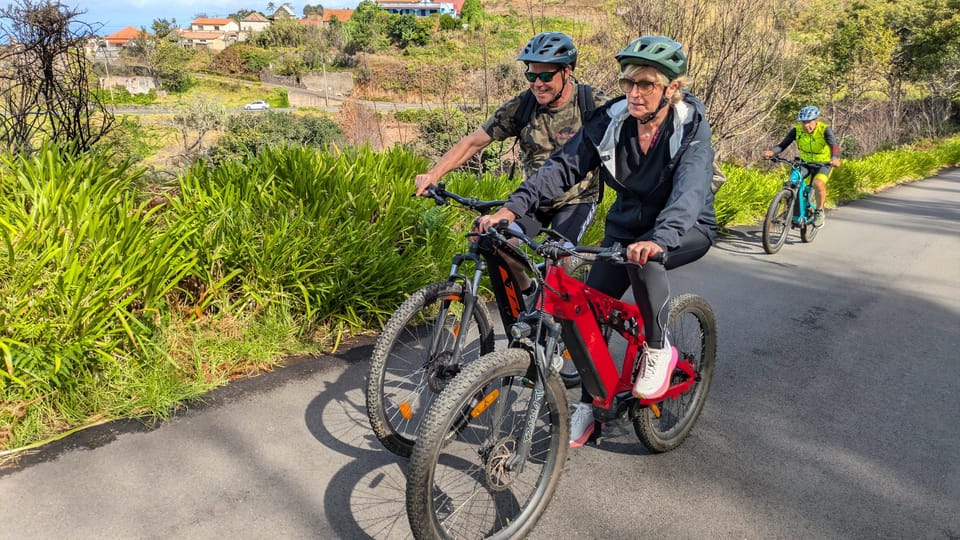 Madeira West coast: Guided Sightseeing E-Bike Tour - Miradouro do Fio: Madeira’s Westmost Cliff View and the Weather Split