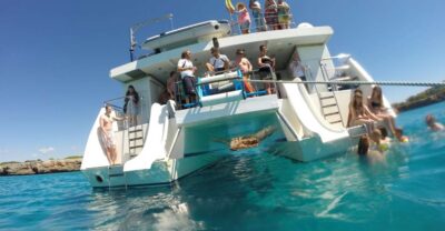 Mallorca: 4-Hour Eastern Coast Catamaran Cruise - Glass-bottom views: how the underwater sightseeing works