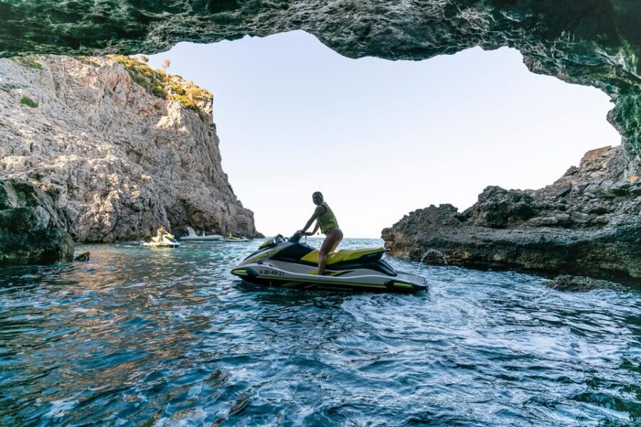 Mallorca Alcudia: Jack Sparrow Cave Jet Ski Tour - Getting to Alcudiajets on Passeig Marítim and starting smoothly