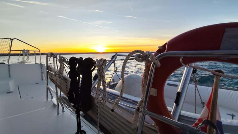 Mallorca: Catamaran Boat Tour with Tapas - Key highlights you should care about