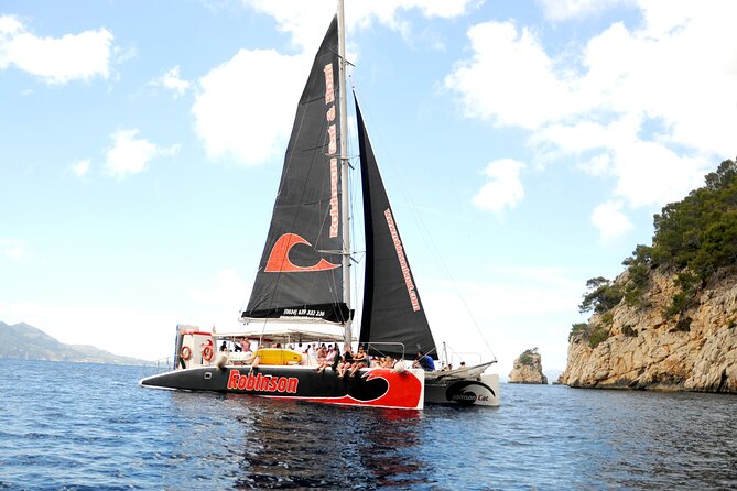 Mallorca Catamaran Tour in the Bay of Pollensa - The lunch break on board: what you’ll actually get