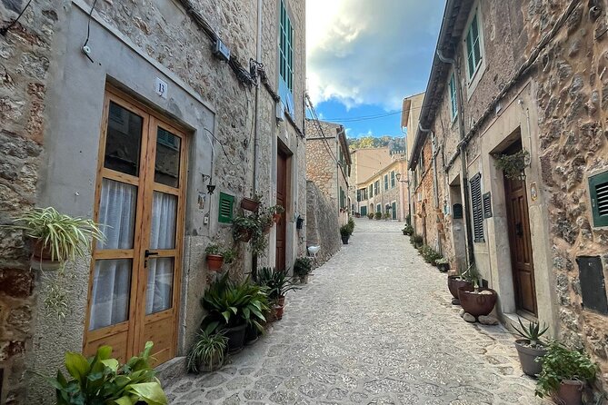 Mallorca Full-Day VIP Tour: Valldemossa, Deià & Sóller Experience - Son Marroig: the chapel viewpoint and Sa Foradada break
