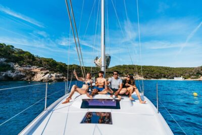 Mallorca: Midday or Sunset Sailing with Snacks and Open Bar - The onboard “open bar + snacks” setup (and what it feels like)