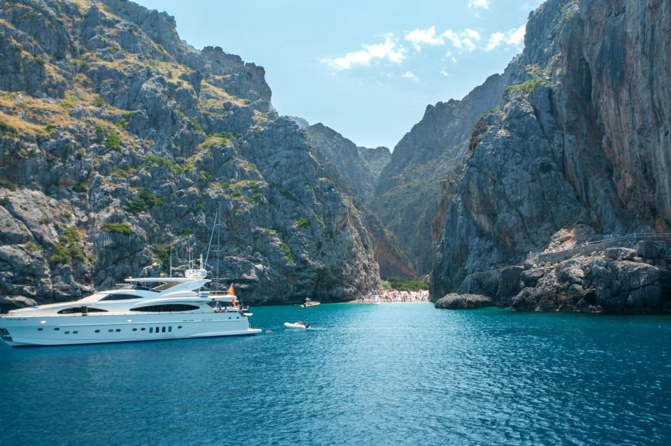Mallorca: Scenic Full-Day Tour from the North - When the day changes order: boat and train timing in the mountains