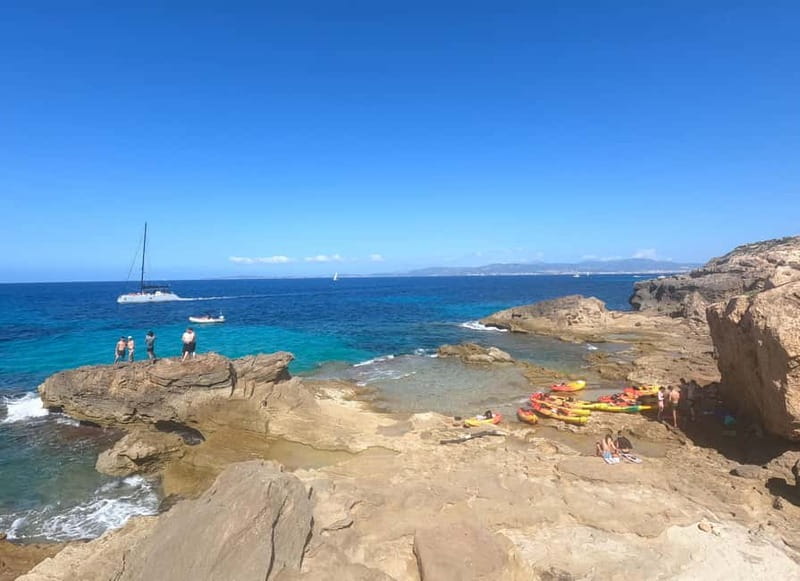 Mallorca: Sea Cave Kayaking Tour with Snorkeling and a Snack - What to bring (so you don’t spend the day annoyed)