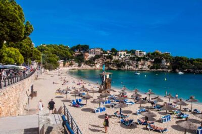Mallorca: Ticket for Caves of Drach with Pickup Service - Going down 121 steps: what the cave entry feels like