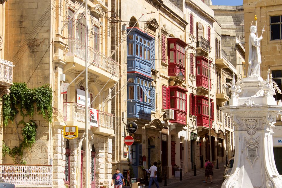 Malta: Vintage Bus Ride through the Three Cities - Senglea: walled town vibes and L’Isola di San Giuliano