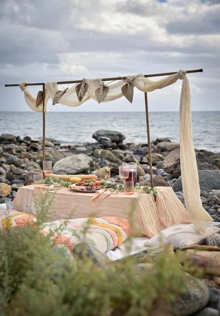 Maspalomas: Gran Canaria Picnic Experience - What you’ll eat and drink: Canarian flavors in a picnic basket