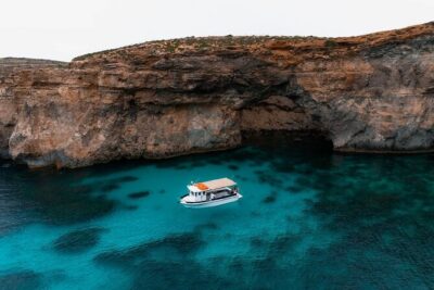 Mellieha: Gozo, Comino, Sea Caves, and Blue Lagoon Cruise - Blue Lagoon Comino: free-pass entry and the crowd-control trick