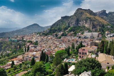 Messina to Taormina Low Cost Transfer - The air-conditioned coach ride: comfort, help, and what to watch for