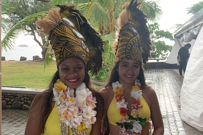Moorea Cruise Ships: 4x4, Belvedere, Pineapple, & Magic Mountain - Stop 2: Magic Mountain’s 360° view and the steep 4WD reality