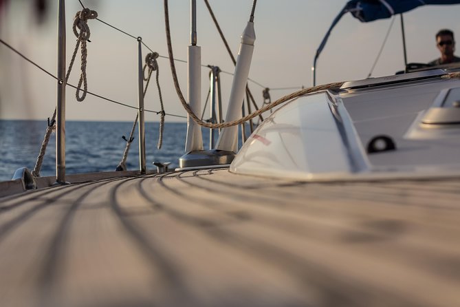 Morning Caldera Sailing Cruise - The Lunch Part: Seafood BBQ and Unlimited Drinks Without Leaving the Boat