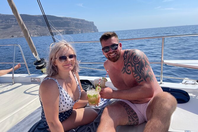 Morning cruise - Cruising west: cliffs, caves, and a crew that talks