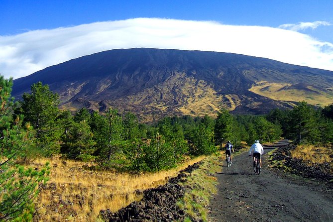Mountain Biking Etna by MTB or E-Bike - The Giovanni Gualberto Forestry House stop: a useful breather