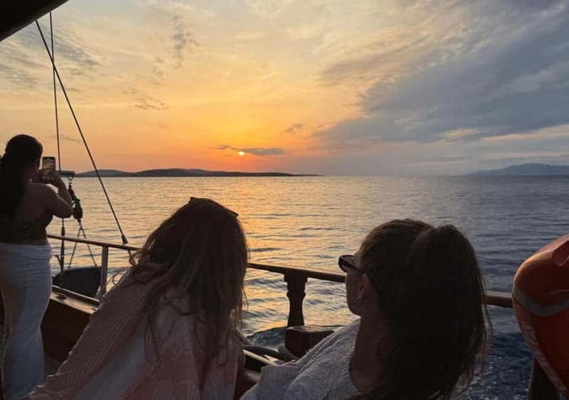 Mykonos: Sunset Boat Cruise with Light Dinner & Drinks - Key Highlights at a Glance