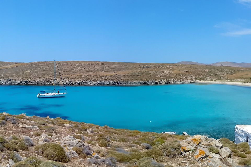 Mykonos: Yacht Cruise to Rhenia and Guided Tour of Delos - Mount Kynthos hike: the view reward, with a reality check on time and heat