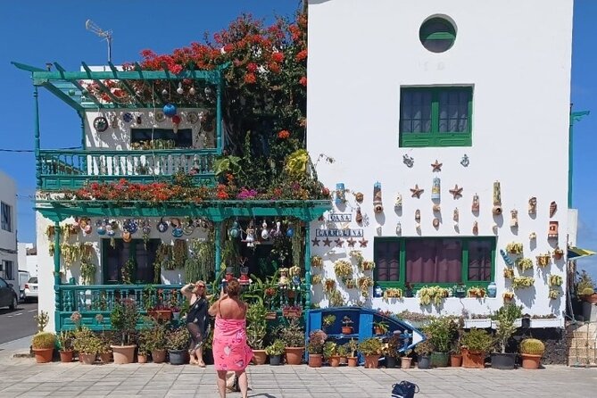 North Tour, Viewpoint, Brunch, White beach & lava pools - Haría: market wander time in a charming North town