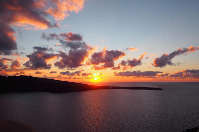 Oia Sunset Roundtrip Transfers - The real draw: roundtrip convenience for Oia’s busiest time