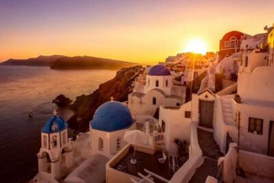 Oia Sunset Roundtrip Transfers - Stop in Oia: what to do with your ~2 hours