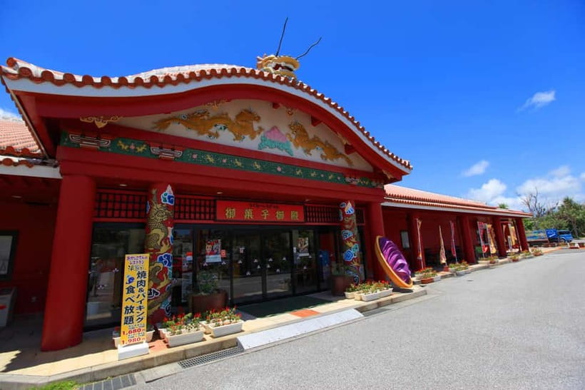 Okinawa Churaumi or Tropical, Kouri American Village BusTour - Choosing Your Main Stop: Churaumi Aquarium or Tropical Dream Center