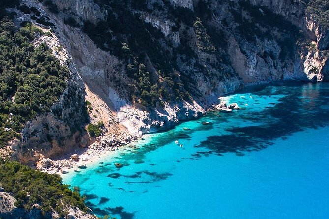One day tour in rubber dinghy in the Gulf of Orosei with Skipper - Cala Gonone meeting point: show up early and don’t overthink it