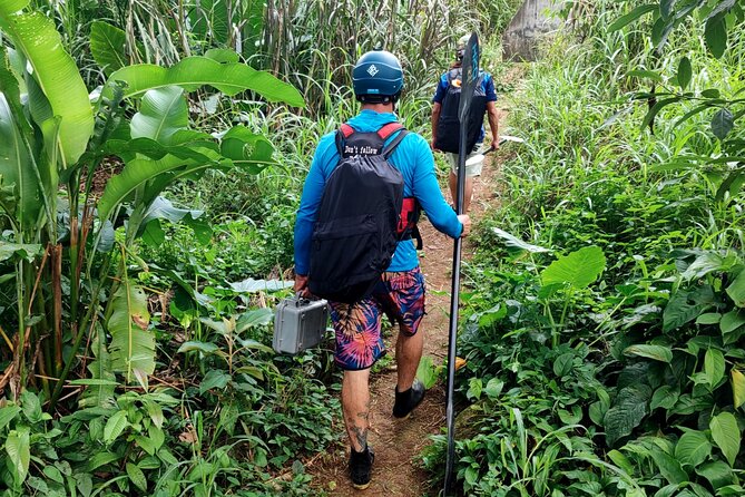 Packraft in Rio Tres Amigos - The halfway tropical fruit snack that keeps morale up