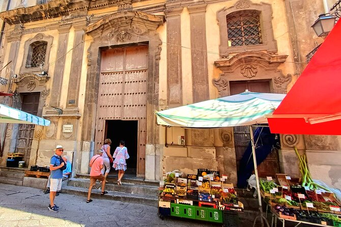 Palermo, a tour of unique monuments and colorful markets - Grotta dei Beati Paoli: a dark legend behind quiet stone
