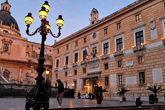 Palermo in 2 hours Main monuments and historic markets - Piazza Pretoria: Renaissance stonework and a splash of drama