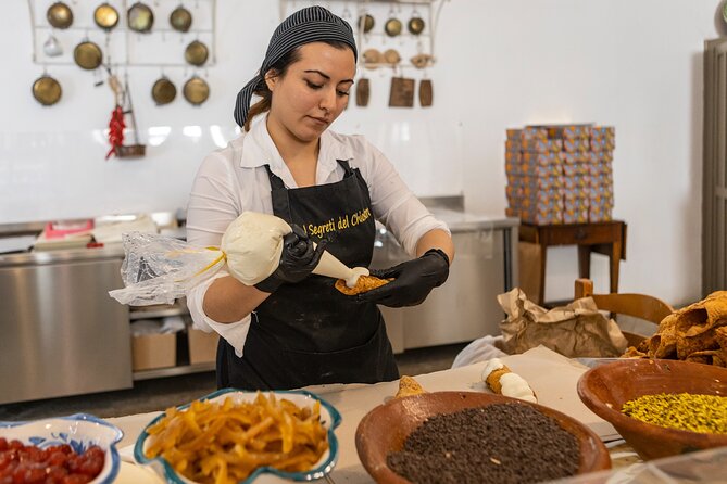 Palermo Street Food & Market Tour by Eating Europe - Forno Storico Pietro Marino: sfincione in two flavors, cooked by the chef