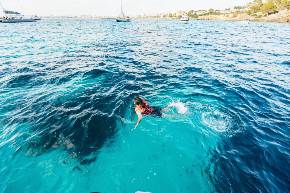 Palma Bay: 1-Hour Speedboat Adventure - Captain and crew energy: small boat, big personality