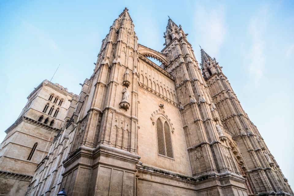 Palma: Cathedral of Mallorca Skip-the-Line Entry Ticket - Meeting the security gate and using your mobile voucher