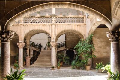 Palma: City, Cathedral and Valldemossa with pick up service - Palma walk: a fast, friendly way to orient yourself