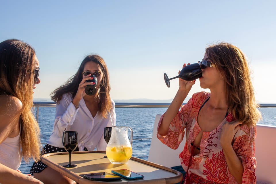 Palma: Cueva Verde and Cala Vella Catamaran Cruise with BBQ - Timing and return views: Palma harbor and sunset energy