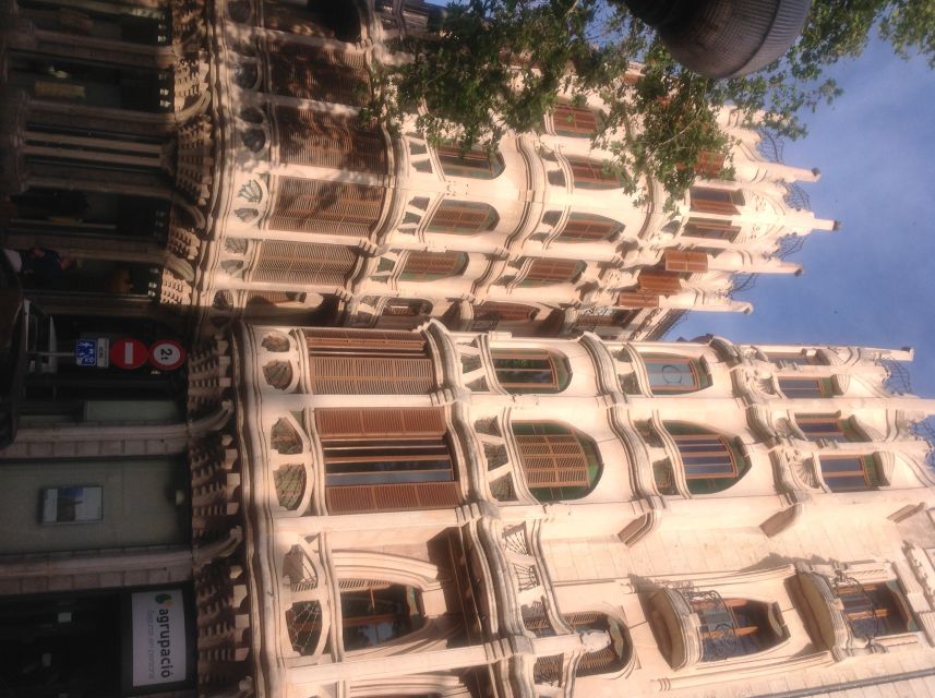 Palma: Culinary Tapas Tour of the Old Town - Sights on the route: Almudaina Palace, La Lonja, and Consolat de Mar