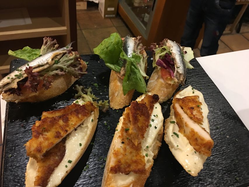 Palma: Culinary Tapas Tour of the Old Town - The first bar: 3 pinchos and a reset for the afternoon