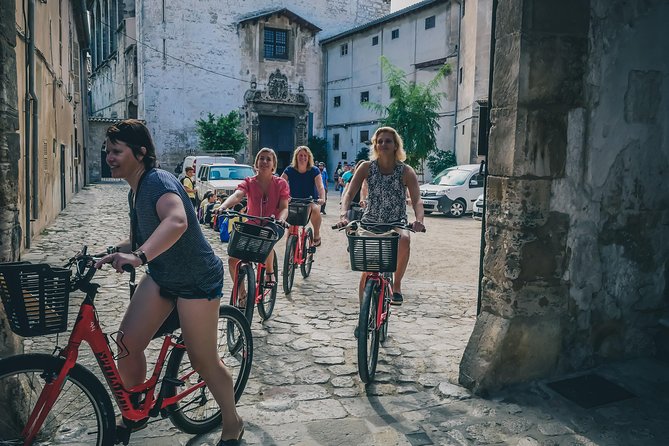 Palma de Mallorca Bike Tour - Bikes, Crowds, and Staying Safe in Tight Old Town Lanes