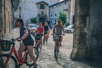 Palma de Mallorca Bike Tour with tapas - The ride to La Seu: where the viewpoints feel like postcards