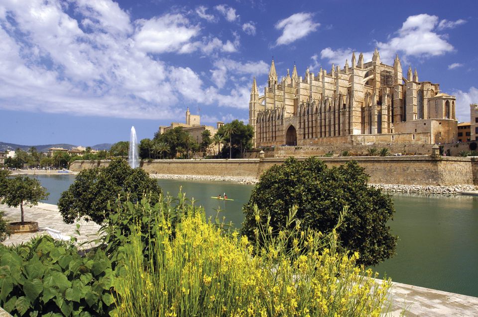 Palma de Mallorca: City Walking Tour with The Cathedral - 90 Minutes Total: Timing, Crowds, and How to Get the Most
