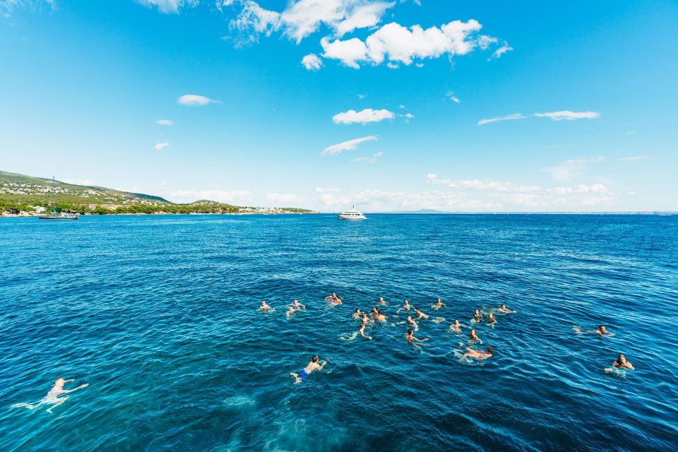 Palma de Mallorca: Daytime Boat Party with Live DJ - The Cruise Across Palma Bay: Views While the DJ Turns It Into a Party