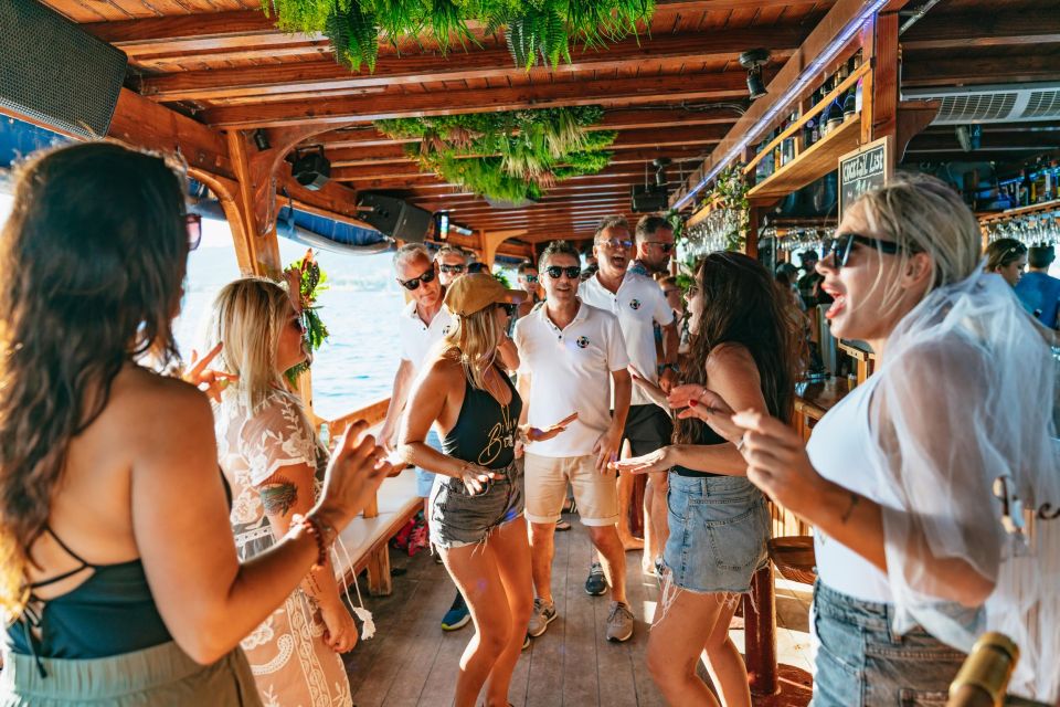 Palma de Mallorca: Daytime Boat Party with Live DJ - Crew Names to Watch For: The People Who Make It Feel Easy