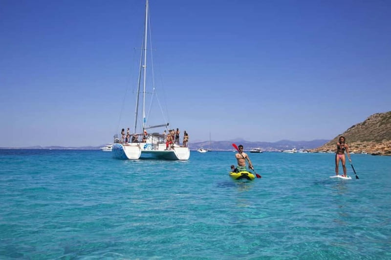 Palma de Mallorca: Deluxe Catamaran Sailing Tour with Meal - Group size and crew: why the atmosphere stays easy