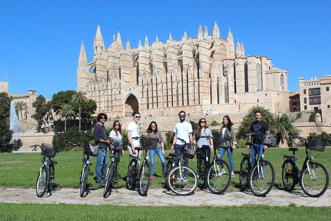 Palma de Mallorca Easy Bike Tour (Small Groups) - Es Baluard Views: Museum Grounds and Bay Air