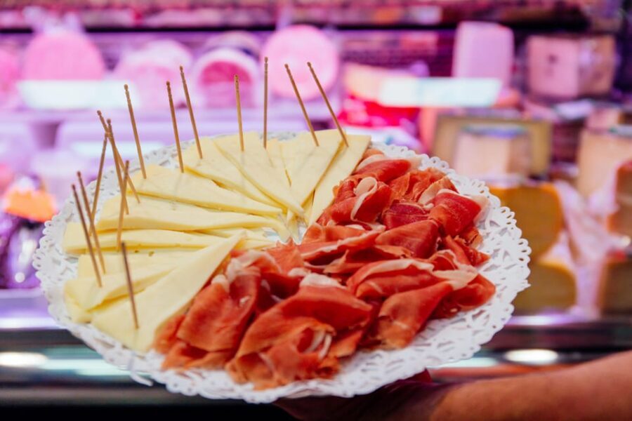 Palma de Mallorca: Foodie Walking Tour of the Old Town - Starting at Parc de la Mar with the right mindset