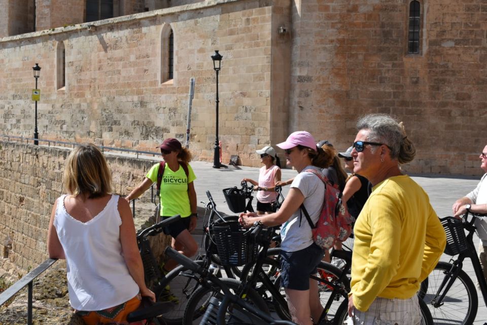 Palma de Mallorca: Guided Bicycle Tour - Old Town lanes and patios: where your legs stop doing all the work