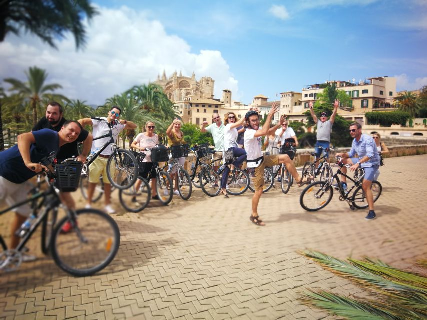 Palma de Mallorca: Guided Bicycle Tour - Parc de la Mar and the Palma Cathedral photo moment