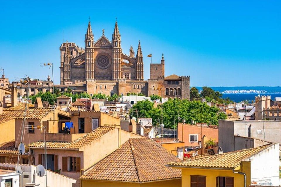 Palma de Mallorca : Must see Walking Tour With A Guide - Santa Clara Convent: slow down for the details in the middle of the walk