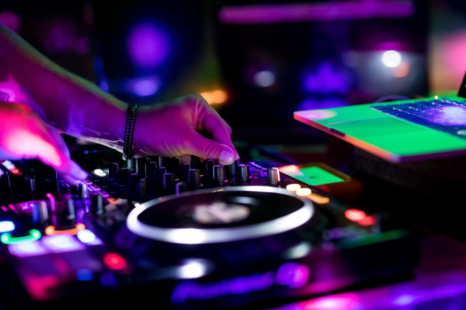 Palma de Mallorca: Night Boat Party with Live DJ - Snacks, Drinks, Wi-Fi, and Live Sports: The Included Stuff That Keeps It Easy